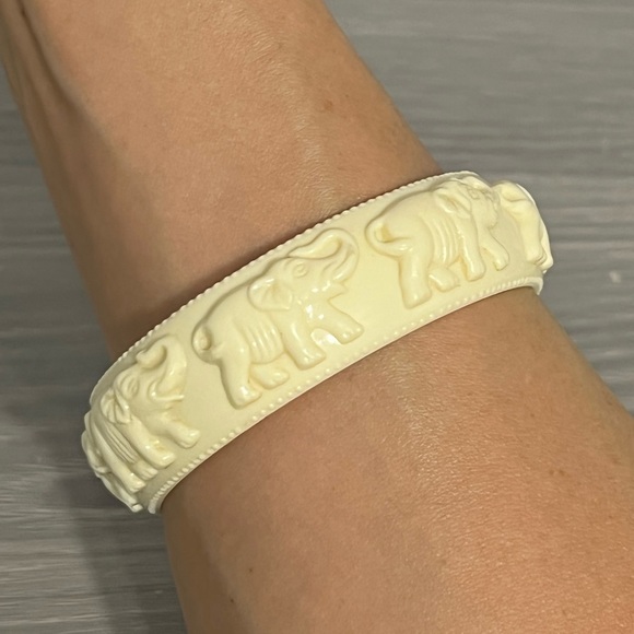Plastic Ivory Elephant Bangle Bracelet, Boho - Picture 1 of 5